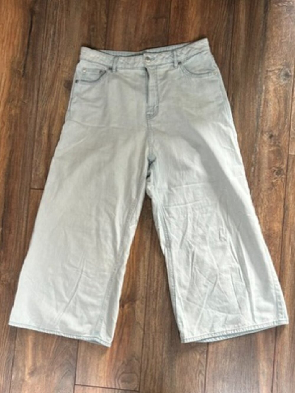 Cropped wide leg jeans